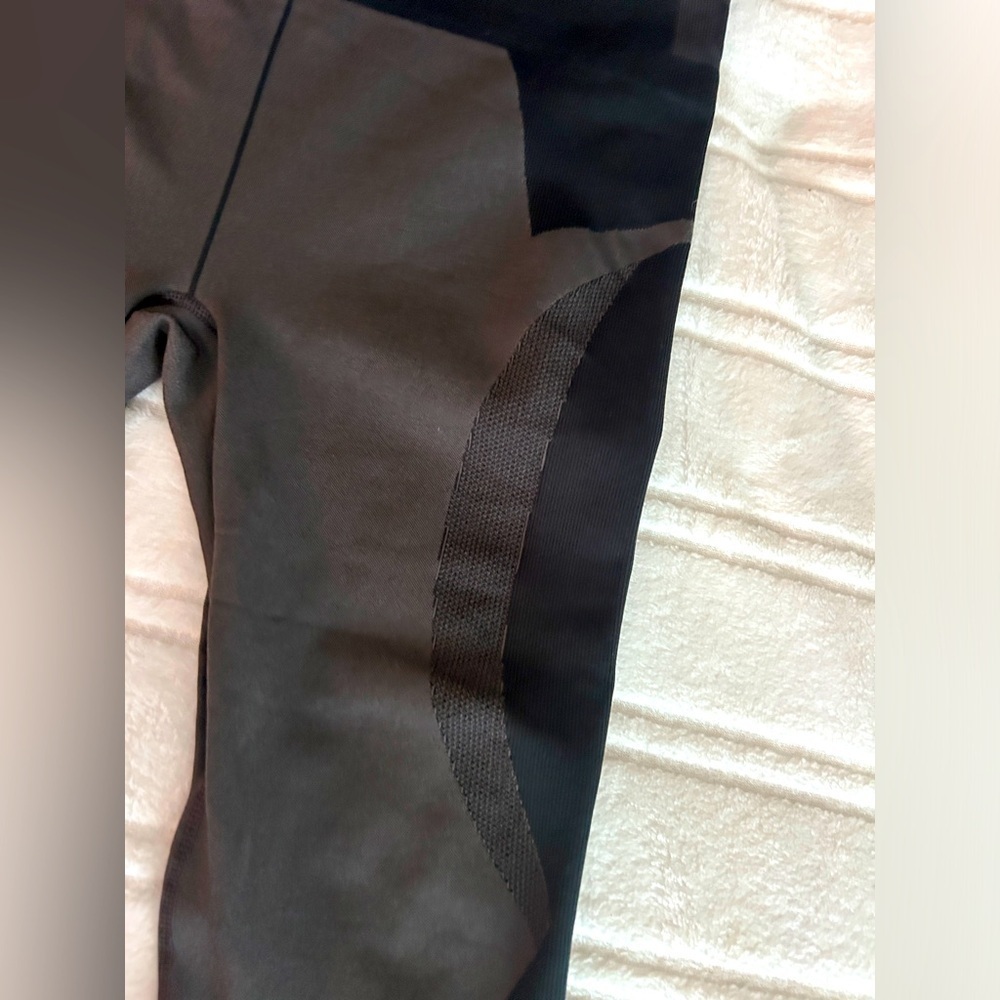 Under Armour Women’s Compression Leggings Black Gray Heatgear Workout Sz…​​​​​ - Picture 5 of 10